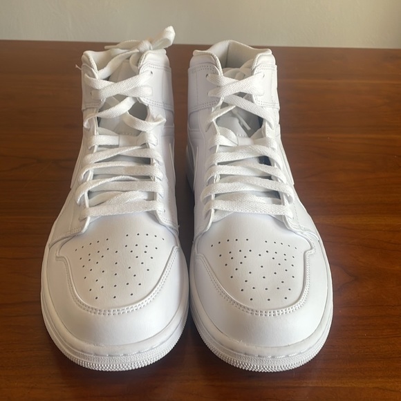 New Men’s Air Jordan 1 Mid White 554724-136 NWOB - Picture 4 of 4